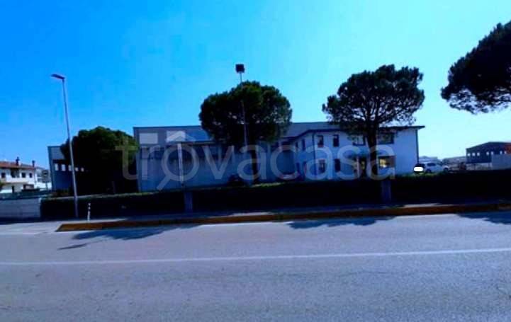 locale commerciale in vendita a Chiarano