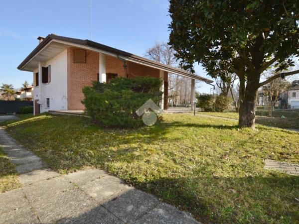 casa indipendente in vendita a Chiarano