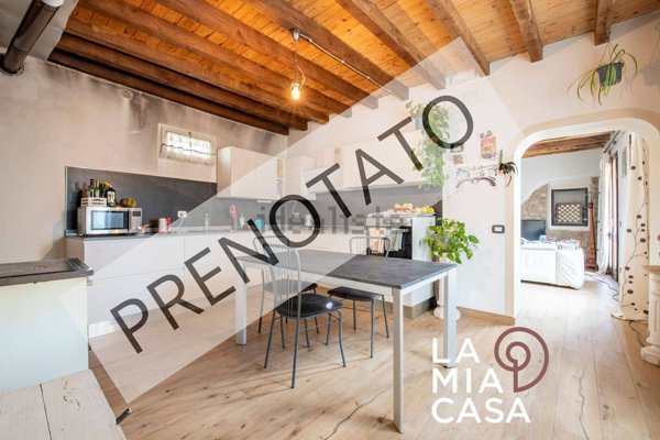 esavano in vendita a Cison di Valmarino in zona Tovena