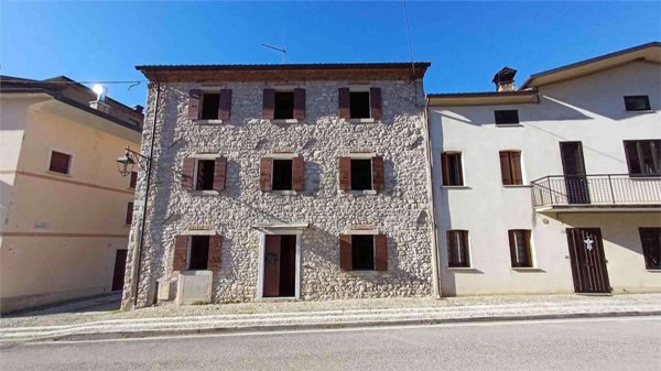 casa indipendente in vendita a Cison di Valmarino in zona Tovena