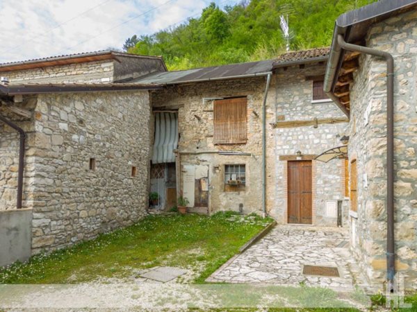 casa indipendente in vendita a Cison di Valmarino in zona Tovena