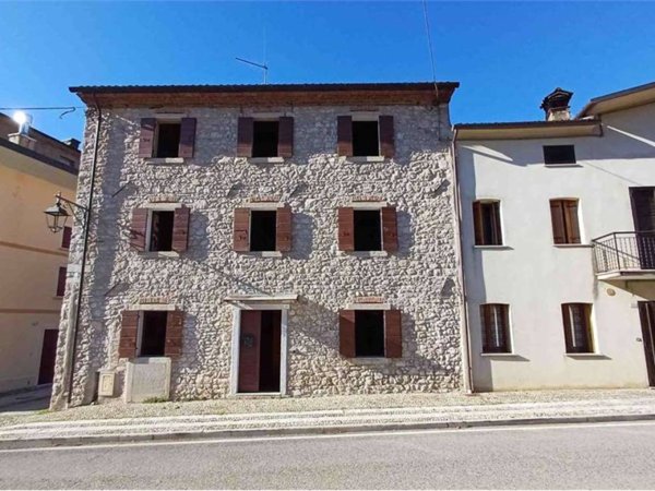 casa indipendente in vendita a Cison di Valmarino in zona Tovena