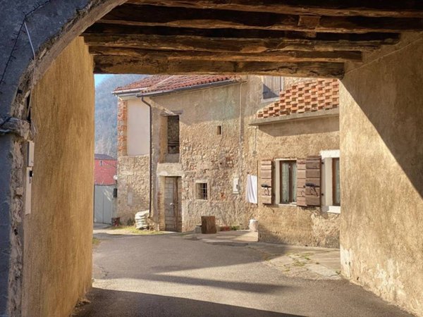 locale commerciale in vendita a Cison di Valmarino in zona Tovena