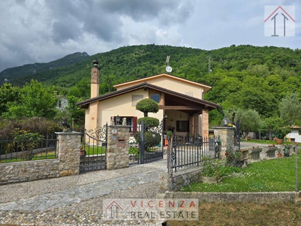 casa indipendente in vendita a Cison di Valmarino in zona Tovena