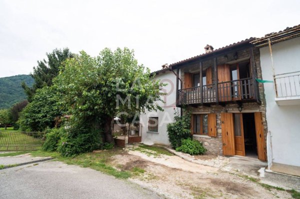 casa indipendente in vendita a Cison di Valmarino in zona Gai