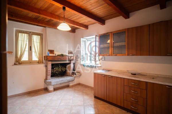 casa indipendente in vendita a Cison di Valmarino in zona Tovena