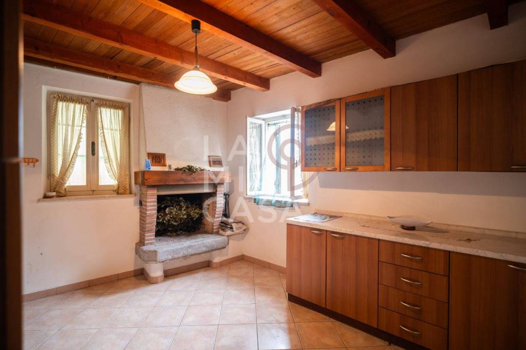 casa indipendente in vendita a Cison di Valmarino in zona Tovena