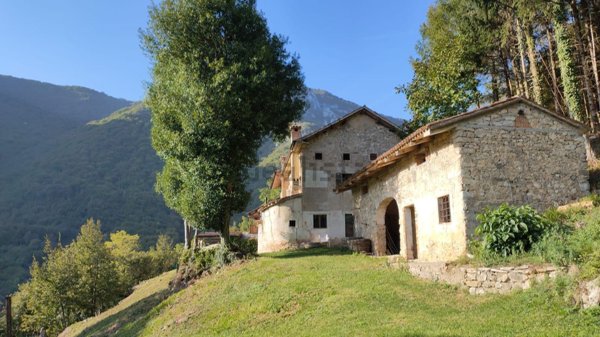 casale in vendita a Cison di Valmarino in zona Tovena