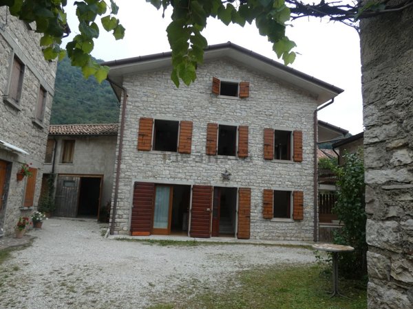 casale in vendita a Cison di Valmarino in zona Tovena