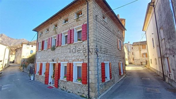 casa indipendente in vendita a Cison di Valmarino