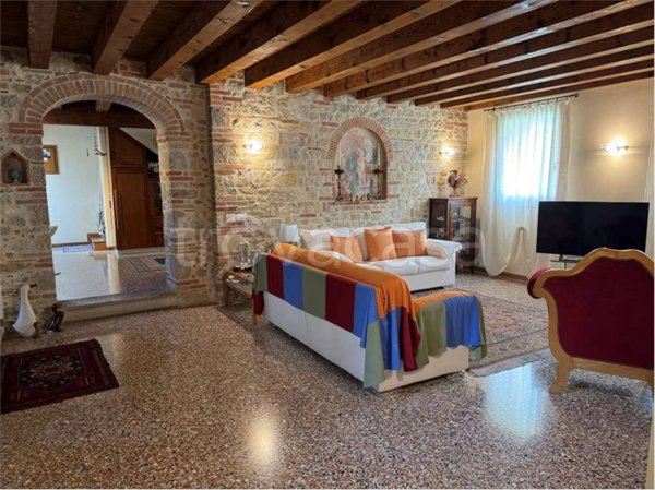 casa indipendente in vendita a Cison di Valmarino in zona Tovena