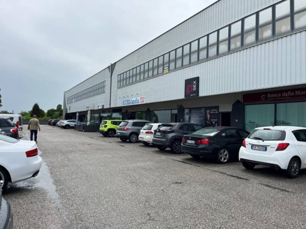 locale commerciale in vendita a Codognè