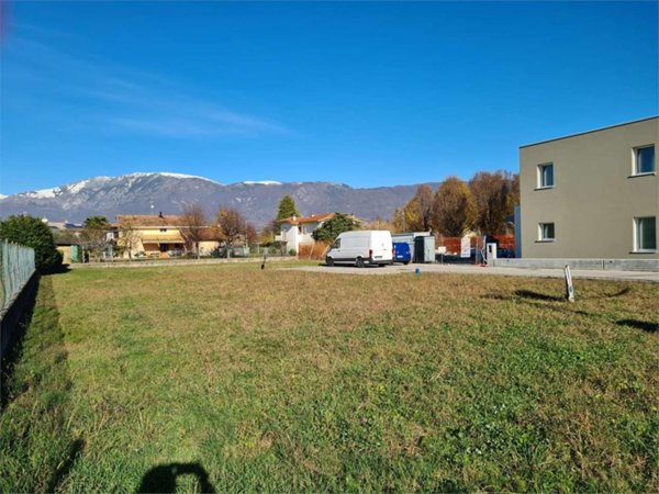 terreno edificabile in vendita a Colle Umberto in zona San Martino