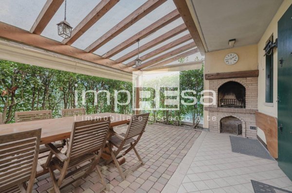 casa indipendente in vendita a Colle Umberto in zona San Martino