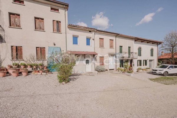 casa indipendente in vendita a Colle Umberto