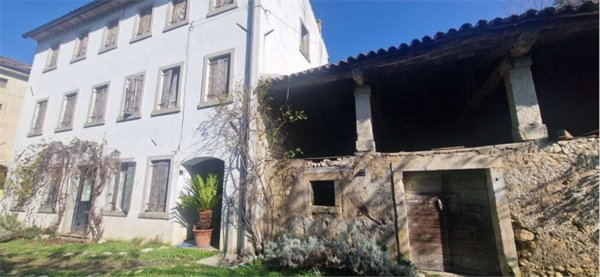 casa indipendente in vendita a Colle Umberto