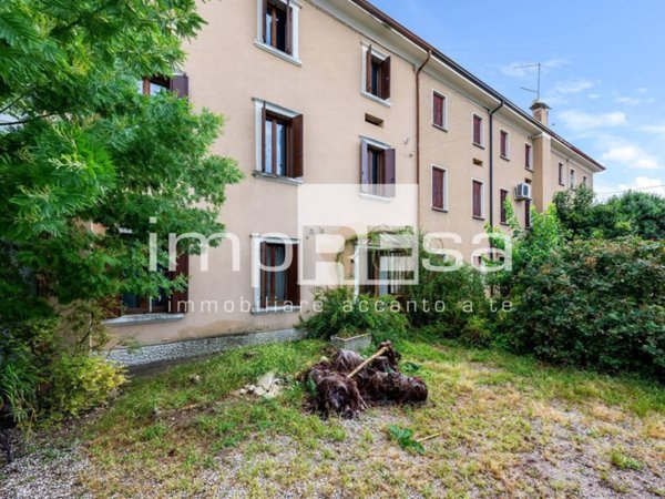 casa indipendente in vendita a Colle Umberto in zona San Martino