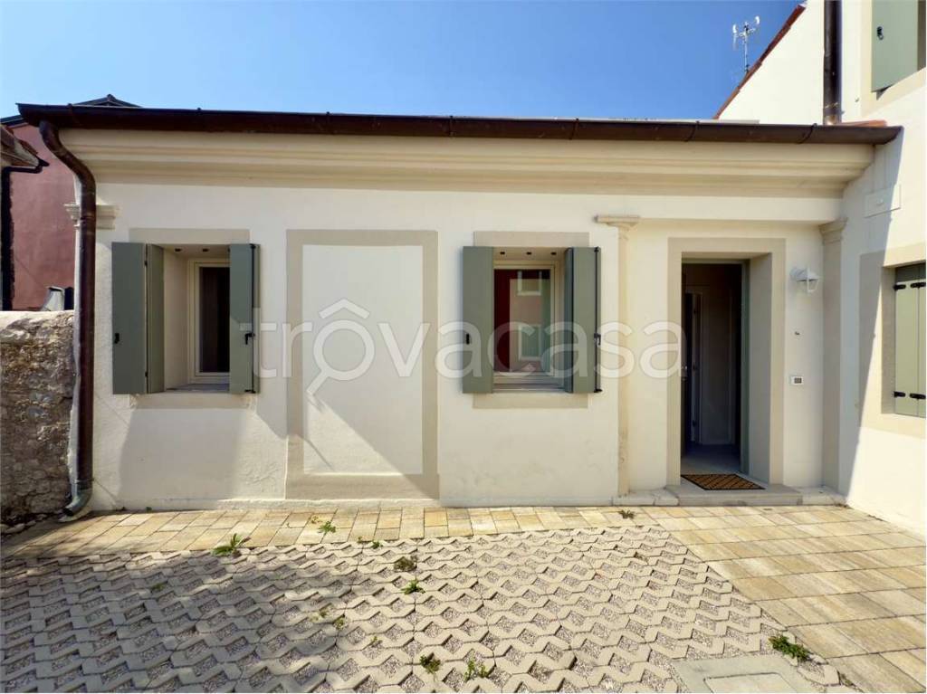 casa indipendente in vendita a Colle Umberto