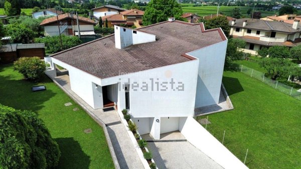 casa indipendente in vendita a Colle Umberto