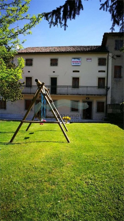 casa indipendente in vendita a Colle Umberto