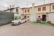 casa indipendente in vendita a Colle Umberto