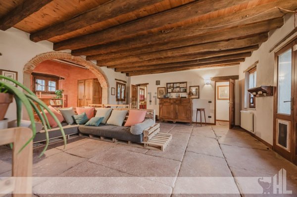 casa indipendente in vendita a Colle Umberto