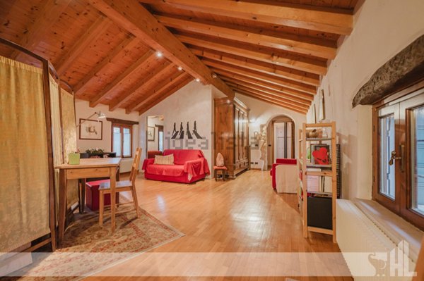 casa indipendente in vendita a Colle Umberto