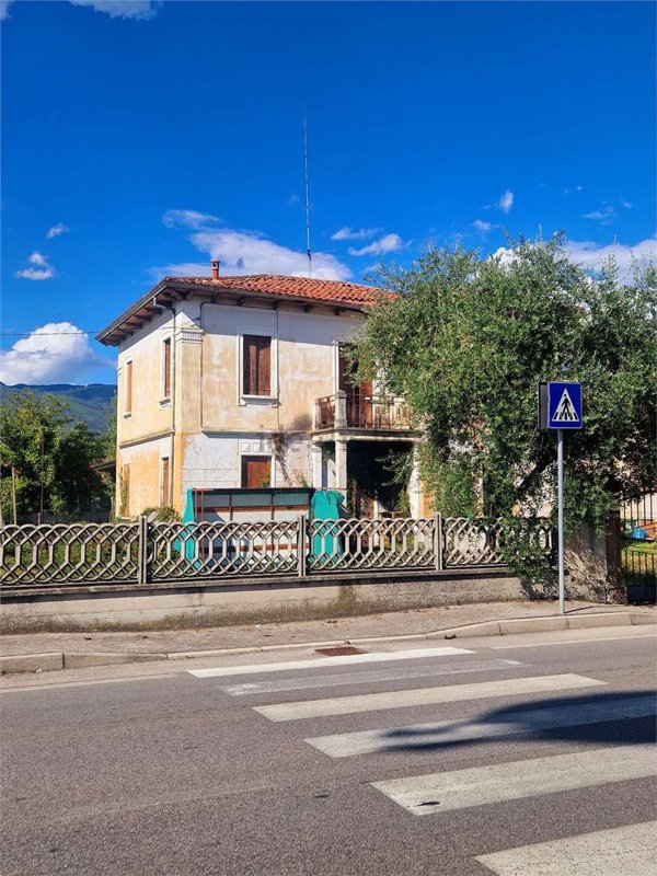 casa indipendente in vendita a Colle Umberto in zona San Martino