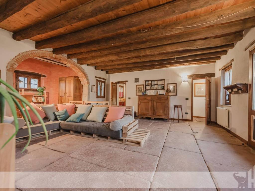 casa indipendente in vendita a Colle Umberto