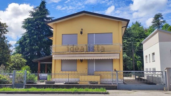 casa indipendente in vendita a Colle Umberto