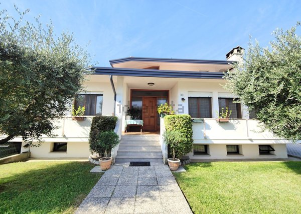 casa indipendente in vendita a Colle Umberto