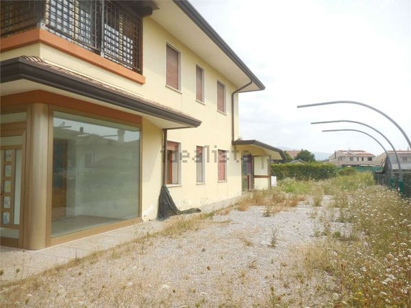 casa indipendente in vendita a Colle Umberto