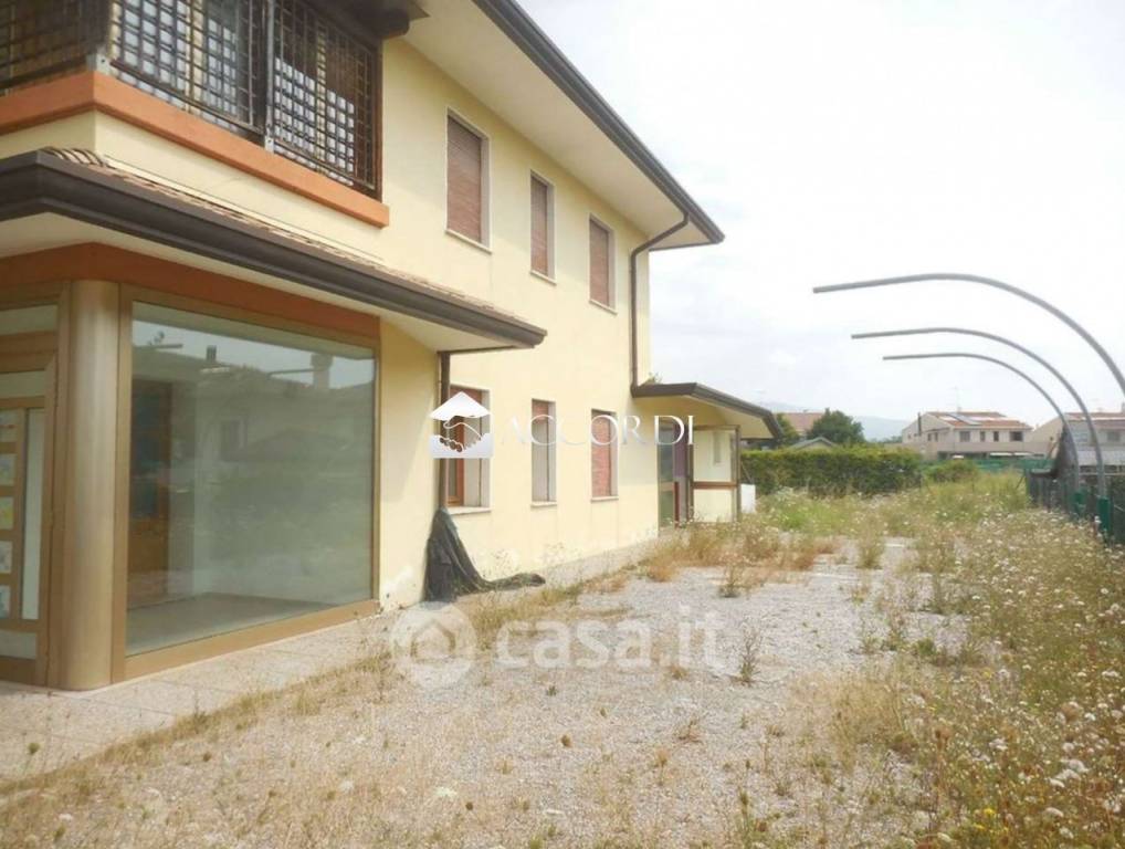 casa indipendente in vendita a Colle Umberto