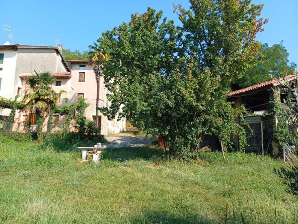 casa indipendente in vendita a Colle Umberto in zona San Martino
