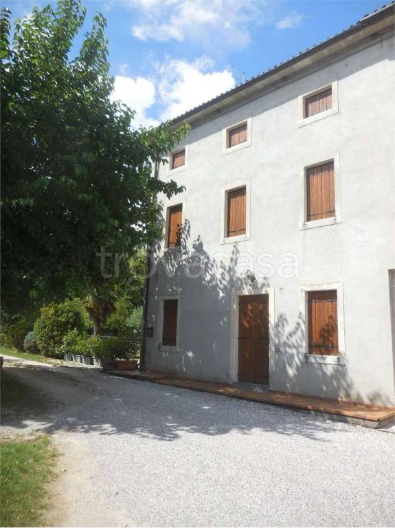 casa indipendente in vendita a Colle Umberto