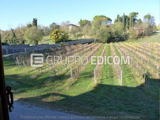 casa indipendente in vendita a Colle Umberto