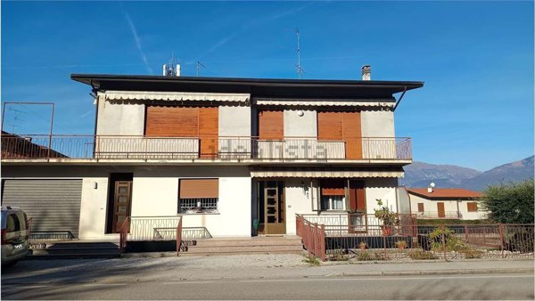 casa indipendente in vendita a Colle Umberto