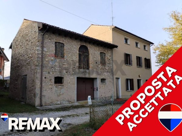 casa indipendente in vendita a Colle Umberto