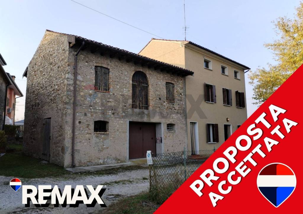 casa indipendente in vendita a Colle Umberto