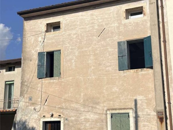 casa indipendente in vendita a Colle Umberto