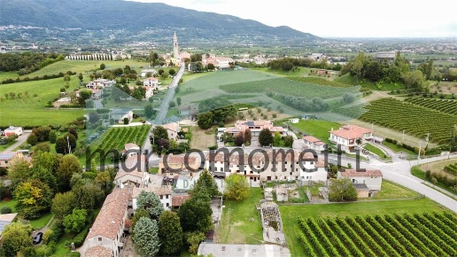 casa indipendente in vendita a Colle Umberto