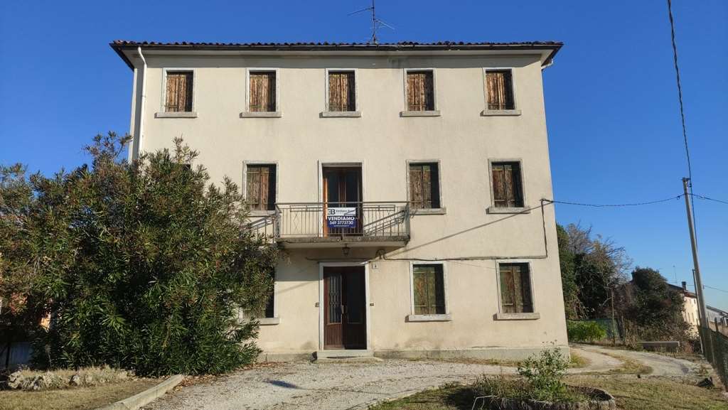 casa indipendente in vendita a Colle Umberto