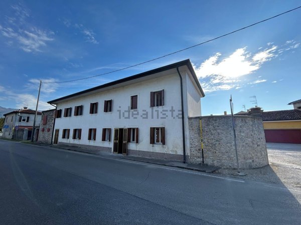 casa indipendente in vendita a Colle Umberto