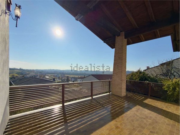 casa indipendente in vendita a Colle Umberto