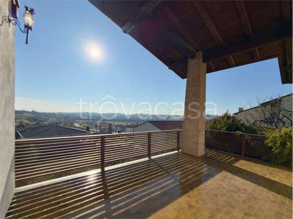 casa indipendente in vendita a Colle Umberto