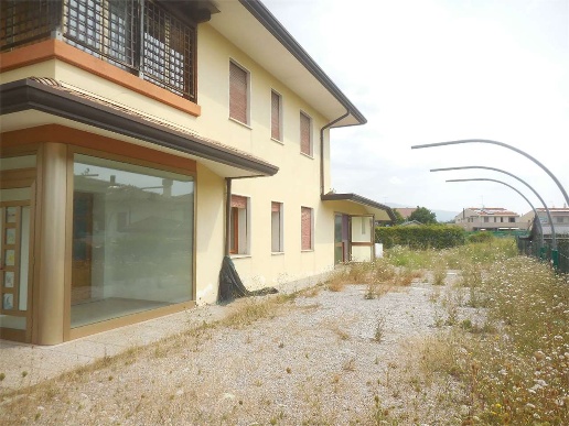 casa indipendente in vendita a Colle Umberto