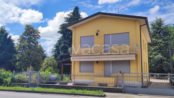 casa indipendente in vendita a Colle Umberto