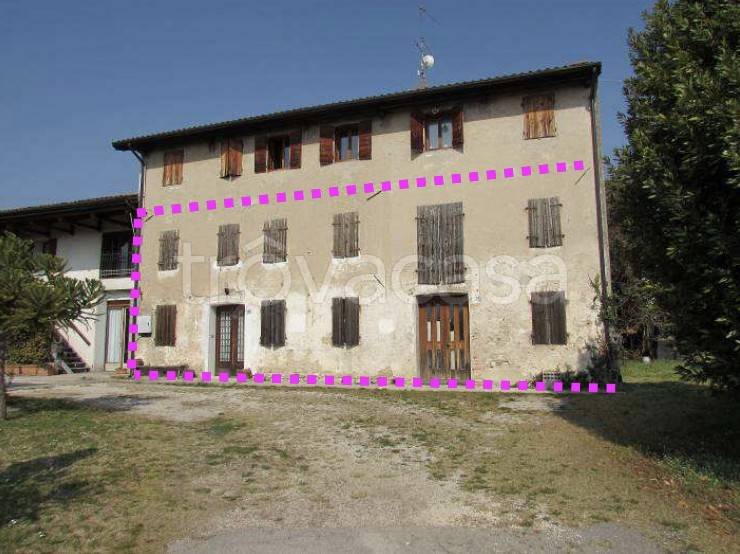 casa indipendente in vendita a Colle Umberto