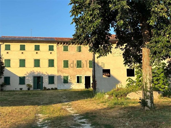 casa indipendente in vendita a Colle Umberto in zona San Martino