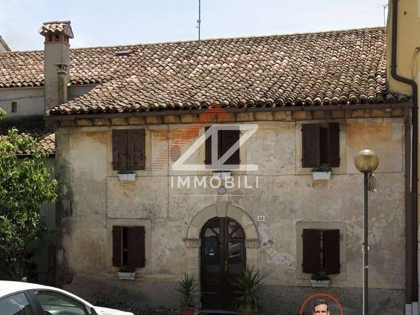 casa indipendente in vendita a Colle Umberto